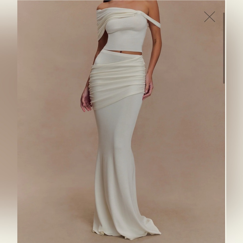 Meshki Irene
Gathered Knit Maxi Skirt - Ivory